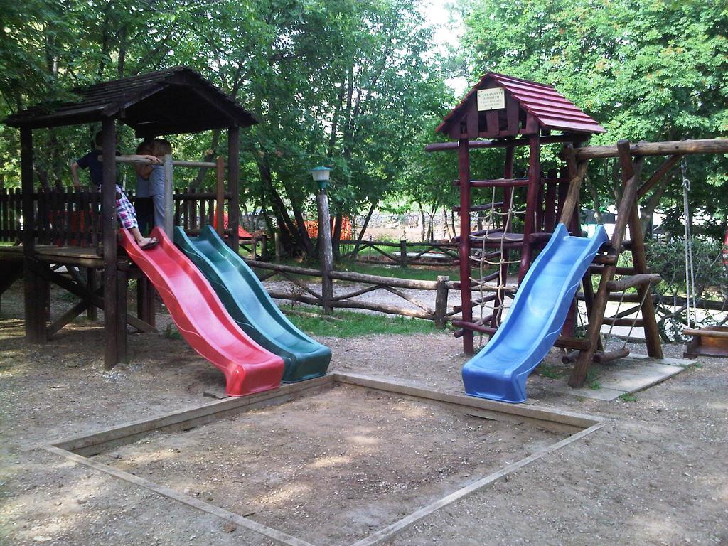 Agriturismo Mezzaluna Malchina Luaran gambar