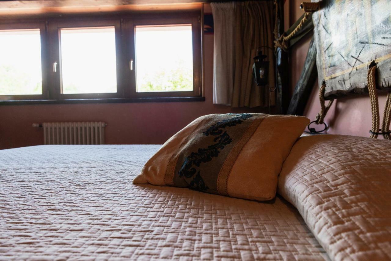 Agriturismo Mezzaluna Malchina Luaran gambar
