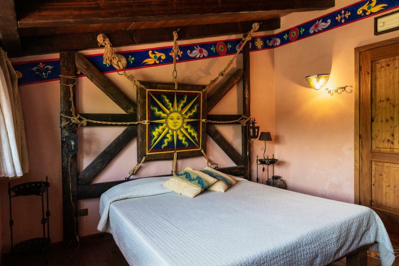 Agriturismo Mezzaluna Malchina Luaran gambar