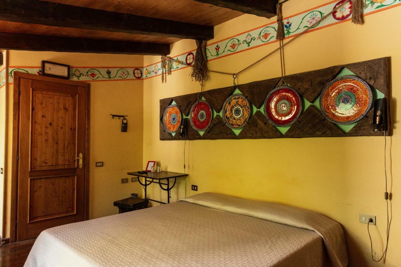 Agriturismo Mezzaluna Malchina Luaran gambar
