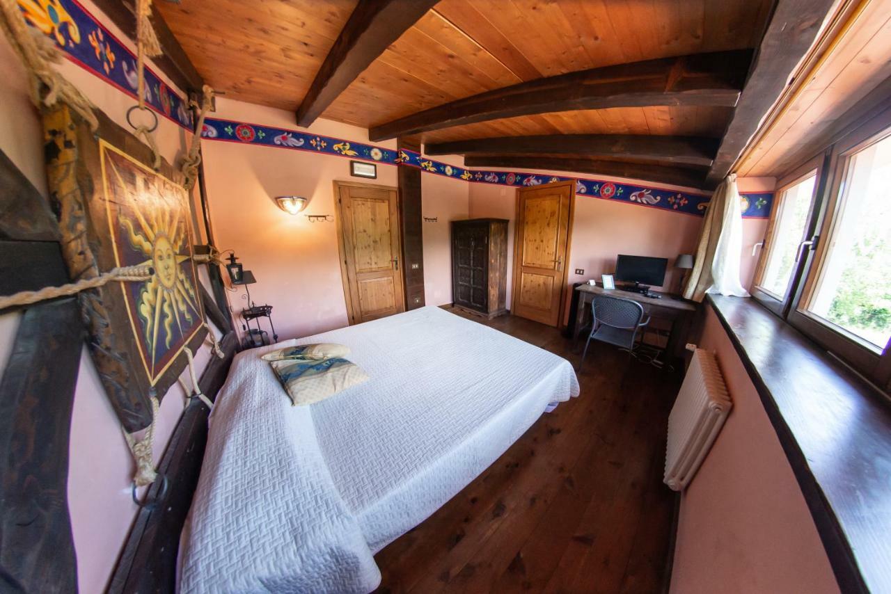 Agriturismo Mezzaluna Malchina Luaran gambar